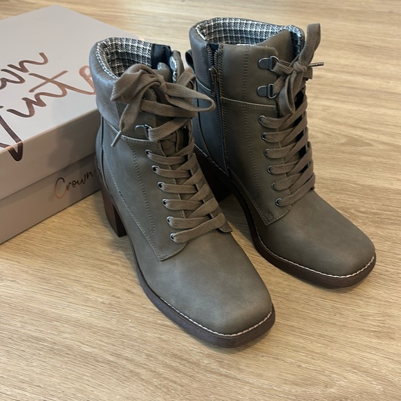 Crown Vintage Mountain Heeled Boots - 7.5 - Picture 1 of 10